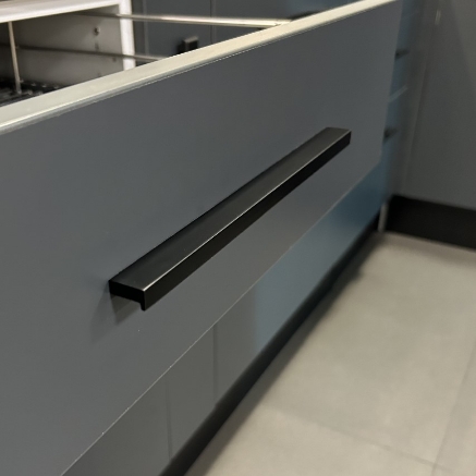 Picture of Aluminium Handle R - Special Finish / Brushed Aluminium / Anodized Black - 96mm