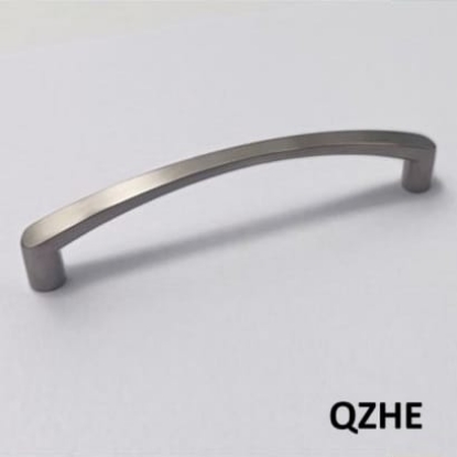 Picture of Zinc Handle - Q - 128mm - Chrome plated